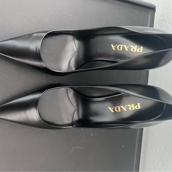 Prada
Prada 100Mm Leather Pointed Pumps size 42 - Picture 5 of 10